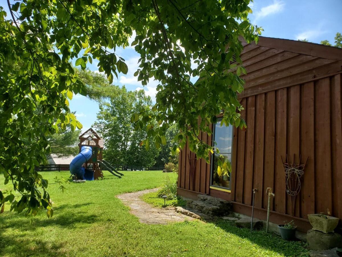 Renovated 1847 Log Holiday home Louisville