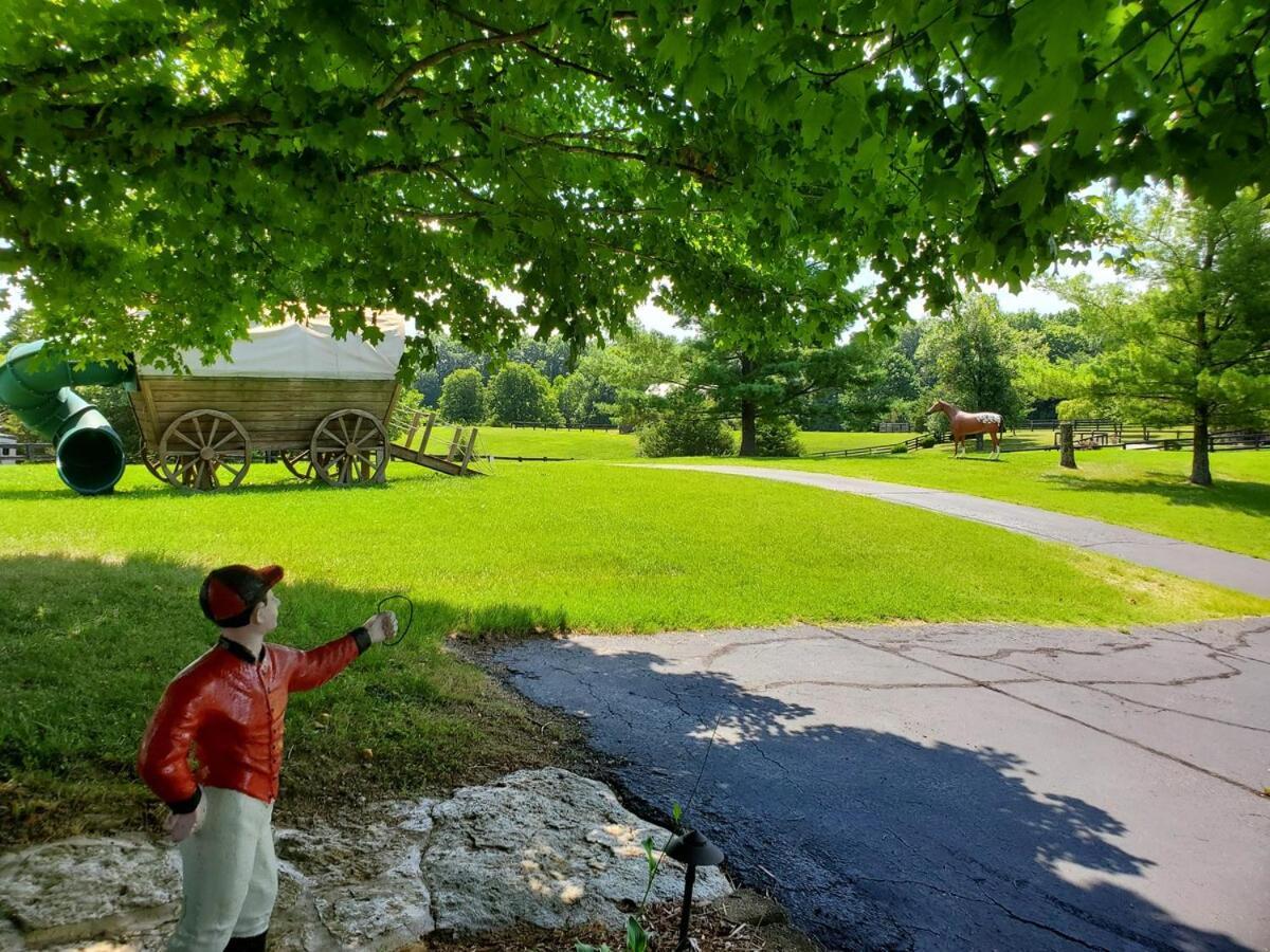 Holiday home Renovated 1847 Log Louisville